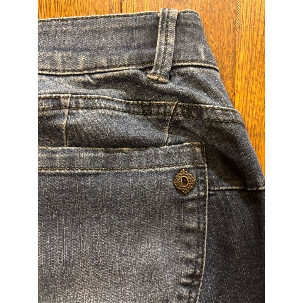 Democracy absolution straight leg lightly distressed jeans 10 - Picture 3 of 9